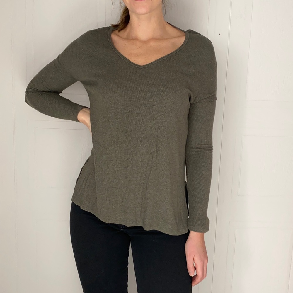 Long sleeve blouse/sweater